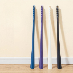 8686.Lucky ไม้ช้อนรองเท้า ที่ดึงรองเท้า ที่ช่วยใส่รองเท้า แบบพลาสติก ด้ามยาว 60cm.