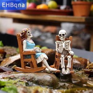 [COD] EHBqna SPORTS เครื่องประดับโครงกระดูกคู่ฮาโลวีน-เรซิ่นสำหรับตกแต่งในร่ม กลางแจ้งเก้าอี้เลานจ์สำหรับกาแฟโครงกระดูกคู่รัก