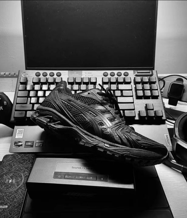 HajimeSorayama%20element%20JJJJOUND%20X%20GEL%20KAYANO%2014%20joint%20sports%20running%20shoes%20for%20men%20and%20women%20are%20black,%20silver%20and%20white.%20-%20Image%204