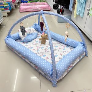 Amsteps ที่นอนเด็กเสริมขอบกั้น มีโมบาย สามารถถอดซักได้ ปลอกที่นอนนิ่มยืดหยุ่นดี ใยด้านในหนาแน่นยุบยาก