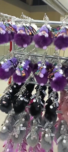 พวงกุญแจของตกแต่งรูปลูกน้อยน่ารักอุปกรณ์เสริมแฟชั่นกระเป๋าเป้สะพายหลังคลิปของขวัญสำหรับเด็กกระเป๋าถือทรงเสน่ห์ตัวเสริมกระเป๋า