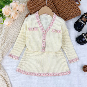 Bộ đồ áo len in hình mùa thu và mùa đông gấu tay áo dài áo khoác dệt kim cổ chữ V + váy Bộ 2 món phiên bản Hàn Quốc quần áo nữ