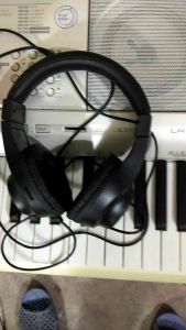 tai nghe kiểm âm chơi đàn