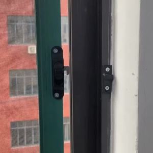 Spring plastic sliding folding door screen and window hook lock diamond mesh alu春塑推拉折叠门纱窗钩锁金刚网铝合金平移门窗纱防盗锁扣塑料插销9.9