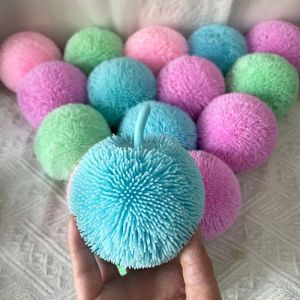 MMLUCK Sáng tạo Đồ chơi bóp hình quả bóng Giảm lo âu Âm thanh giòn Đồ chơi bóp hình quả bóng lông Di động Hài hước Bóng giảm căng thẳng Đồ chơi để bàn làm việc