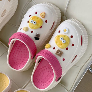 KDAShop นำเทรนสุด ใส่สบาย น้ำหนักเบา มีปุ่มนวดเท้าให้ด้านในด้วย พร้อมสายรัดส้นสามารถใช้งาน ได้จริงไม่จกตา มีตัวการ์ตูนติดแสนน่ารักมาด้วย งานดี สวยทนสุด ต้องตำให้ได้เลยนะ