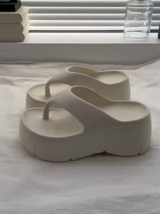 [Free Shipping] Summer High-Heeled Flip-Flops For The Beach Fashionable Thick-Soled Non-Slip Height-Increasing Sandals For Petite Individuals