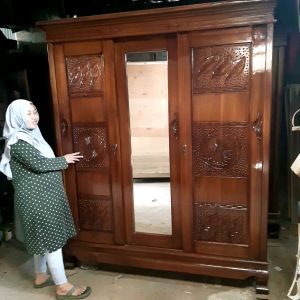 Lemari jati sleding pintu 3 { Dewi Meubel Jati }