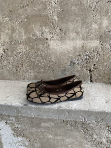 Phong Liya 2024 Giày bệt mũi tròn đen đầu xuân với nơ giày ballet