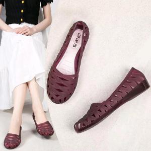 [Free Shipping] 2026 New Fashion WomenS Summer Flat Sandals Closed-Toe Clogs Plastic Soft Sole Jelly Shoes Korean Style Beach Shoes