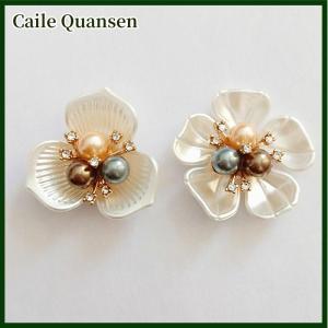 Caile กระดุมพลอยเทียมรูปดอกไม้มุก2ชิ้นกระดุมตัดเย็บเสื้อผ้าโลหะอัลลอยสำหรับตกแต่งผมเข็มกลัด
