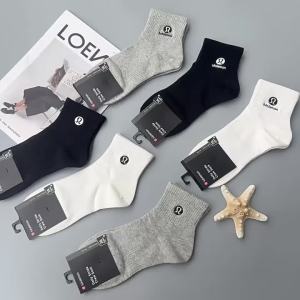 original lululemon Lulu Mens Embroidered Mid-Calf Socks Classic Black White Gray Solid Color Cotton Socks Sports Trendy Socks