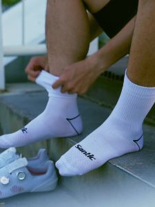 Santic Cycling Socks Men Women Breathable Outdoor Sports Socks Reflective Comfortable Sweat Absorbent MTB Bike Road Riding Socks2026