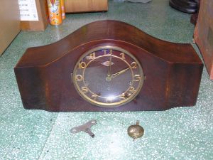 Đồng hồ để bàn vai bò Gi-rod Pháp 8 gong chạy chuẩn