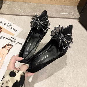 จัดส่งรวดเร็ว 🚚 รองเท้าสตรีไซส์ 35-40👟 รองเท้าส้นสูงแฟชั่นใหม่ รองเท้ากริชหัวแหลม รองเท้าส้นสูงตาข่ายโบว์เพชร สูง 7 ซม. รองเท้าส้นสูงสตรี วัสดุ PU