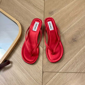 [Free Shipping] Comfortable and stylish red satin square-toed flip-flops for women suitable for home and beach use in summer