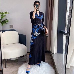 NOVA คุณภาพ Miyake จีบคอวีสไตล์จีน กี่เพ้า ถูกฉีด ใบเสีย ราคาสำหรับผู้หญิง, ไฮเอนด์ อารมณ์ ชุดเดรสเข้ารูป