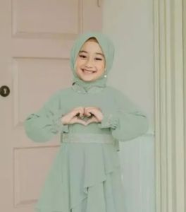 SukaFashion - Mikayla Kids Gamis Anak Perempuan Usia 7-8thn Crinkle Airflow free Pashmina Instan Cantik Terbaru