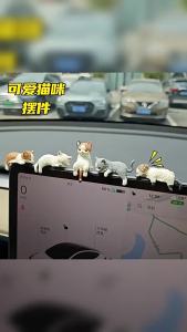 AU Mèo contrang trí màn hình ô tô búp bê nằm trên taplo xe hơi đồ trang trí nội thất xe mèo con nhỏ xinh trên xe.