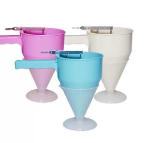 Dụng cụ chiết bột bánh có van điều chỉnh và chân đế tiện lợi