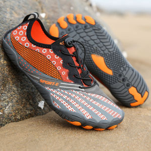 รองเท้าสำหรับกิจกรรมกลางแจ้ง ที่เหมาะสำหรับผู้ที่ชื่นชอบกิจกรรมน้ำ เช่น ล่องแก่ง ดำน้ำ และปีนเขา