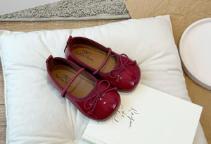 Sepatu Kulit Merah Anak Perempuan Keluaran Baru Musim Semi & Musim Gugur 2025 Sepatu Beanie Sol Lembut Sepatu Putri Gadis Kecil Sepatu Anak-anak