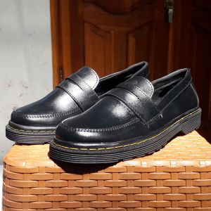 slip on loafer formal kerja kasual kantor dockmart