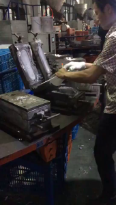 ปวดผ้า รองเท้า ฤดูร้อนใหม่ คู่ใน ร่มกันลื่นห้องน้ำชายนอกสวมหนาพื้น รองเท้า รั่ว