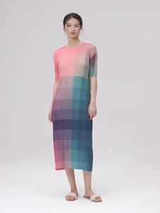 2453 Summer Round Neck Plaid Print Ruched Loose Slimming Long Dress One Size (45-75kg)