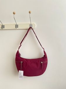 lu Stylish and minimalist new dumpling-shaped bag large capacity suitable for outdoor activities light sports cycling and can be worn as a crossbody or shoulder bag