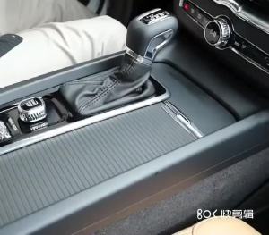 Car Qi Wireless Charger For Volvo XC90 NEW XC60 S90 V90 C60 V60 2018 2019 Special Mobile Phone Charging Plate Car Accessories