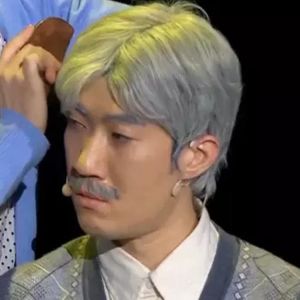 Middle-aged and elderly men and women stage performance grandparents gray short curls straight hair wigs headgear
