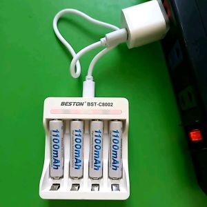 Combo 4 pin sạc AAA 1.2V 1100mAh kèm bộ sạc pin 4 khay BST-C8002 sạc 9 5 tiếng đèn tự tắt dùng cho thiết bị cầm tay nhỏ gọn như điều khiển ti vi điều hòa súng bắn nhiệt cân tiểu ly đồ chơi nhỏ gọn cho bé