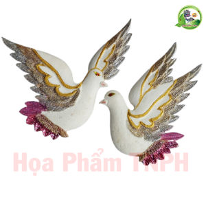 Đôi Chim Bồ Câu Màu Trắng Bằng Xốp Cứng Điêu Khắc Thủ Công Tinh Xảo Dày 2.5 Cm Phủ Nhũ Kim Tuyến Lấp Lánh Nhiều Màu Sang Trọng Tuyệt Đẹp Trang Trí Phòng Cưới Xe Hoa Cô Dâu Dán Phòng Vu Quy Tân Hôn Mang Lại Niềm May Mắn Hạnh Phúc