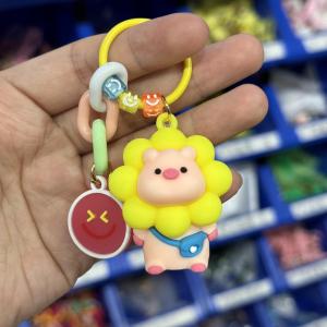 พวงกุญแจ จี้ตุ๊กตาการ์ตูนหมู ดอกทานตะวันน่ารัก ขนาดเล็ก สวยหรู แฟชั่น  ตุ๊กตาการ์ตูนสวยหรู Sun Flower Pig