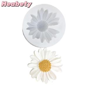 Heabety Daisy Chamomile Flower Silicone Mold With Hole Car Aromatherapy Epoxy Handmade Soap Candle Mold DIY Decoration Candy Icing Mold