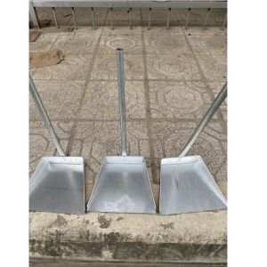 Hót rác bằng tôn cán dài 55cm sử dụng bền cao