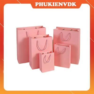 Túi quà tặng giấy cứng quai dù màu hồng cao cấp có nhiều size