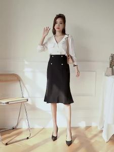 AMMIN 2024กระโปรงเอวสูงแบบไม่สม่ำเสมอสำหรับผู้หญิงกระโปรงทรงเอแต่งกระดุมแนวเกาหลีสำหรับฤดูใบไม้ผลิ/ฤดูร้อนกระโปรงสั้นที่สง่างาม