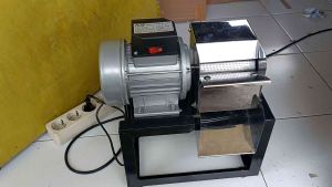 Mesin Parutan Kelapa Listrik Serbaguna Persegi Corong