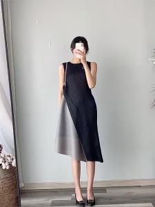 Issey Miyake Pleated Color Matching Women's Skirt: A Summer Must-Have