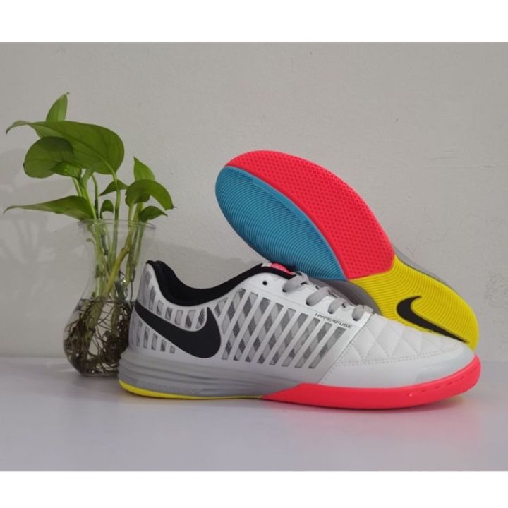 Indoor soccer best sale shoes size 2