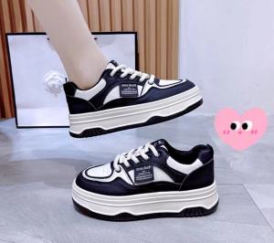 Addision รองเท้าแต่งกายแบบบันเทิง สำหรับผู้หญิง ครั้งใหม่ปี 2024 สไตล์เกาหลี รองเท้าแบนความสูง สีแบบผสม สำหรับนักเรียน สำหรับกีฬา A0194