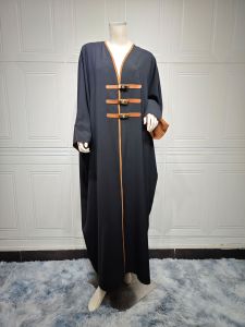 MQ090 modest Fashion Cardigan with Leather Buttons Abaya Turkish Color-Block Abaya for Outdoor Wear in Arabic Style