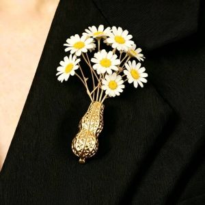 COUPLECOL Silver Flower Insertable Brooch Vintage Gold Bouquet Brooch Clothing Accessories Elegant Bouquet Flower Holder Brooch Men