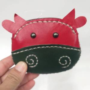 กระเป๋าใส่เหรียญ : วัวน้อย หนังวัวแท้ 100 % ขนาด 3.25x4 นิ้ว