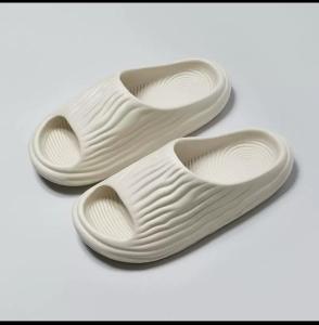 Lady Comfy rubber with strong grip slippers (senior citizen friendly ) 弹力十足踩屎感网红男女拖鞋