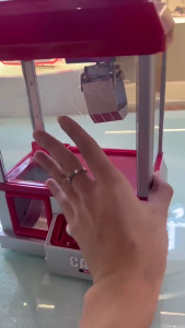 Kid Claw Machine Mini Candy Vending GrabberPrize Dispenser Toy Electronic Claw Game Machine with Adjustable Sounds