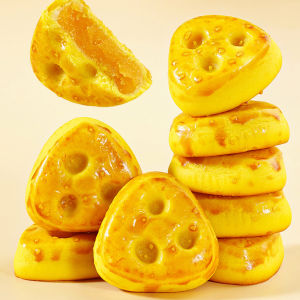 Bánh Phô Mai Nướng Trứng Muối Hoà Quyện Tuyệt Vời Giữa Phô Mai Vàng Óng Và Trừng Muối Đậm Đà