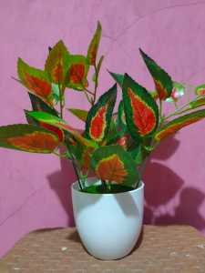 Bunga Plastik Hias Pajangan Tanaman pot Dekorasi pohon Bonsai Aglonema